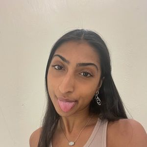 Meet your Posher, Esha